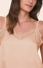 Short Doll Feminino em Satinê Regata com Alça Regulável, Renda no Busto e Shorts Sand Dreams