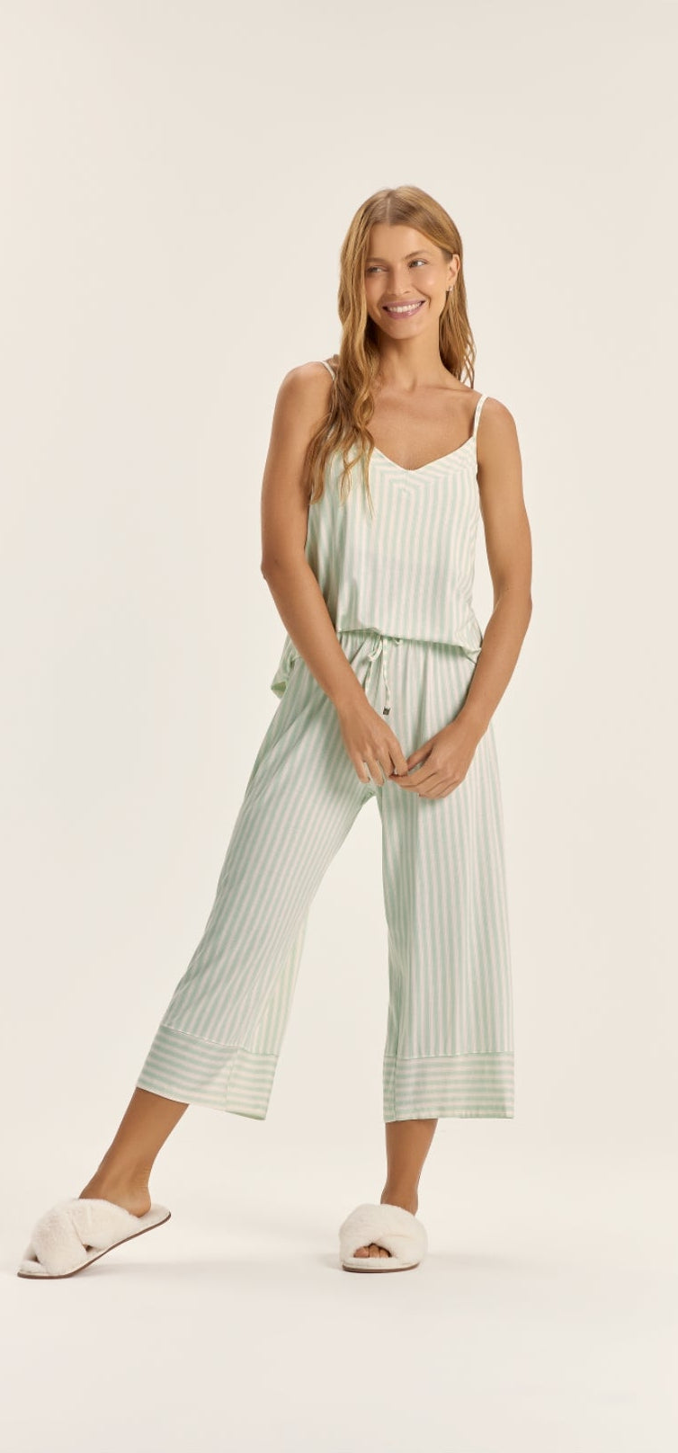 Pijama feminino alça com calça pantacourt