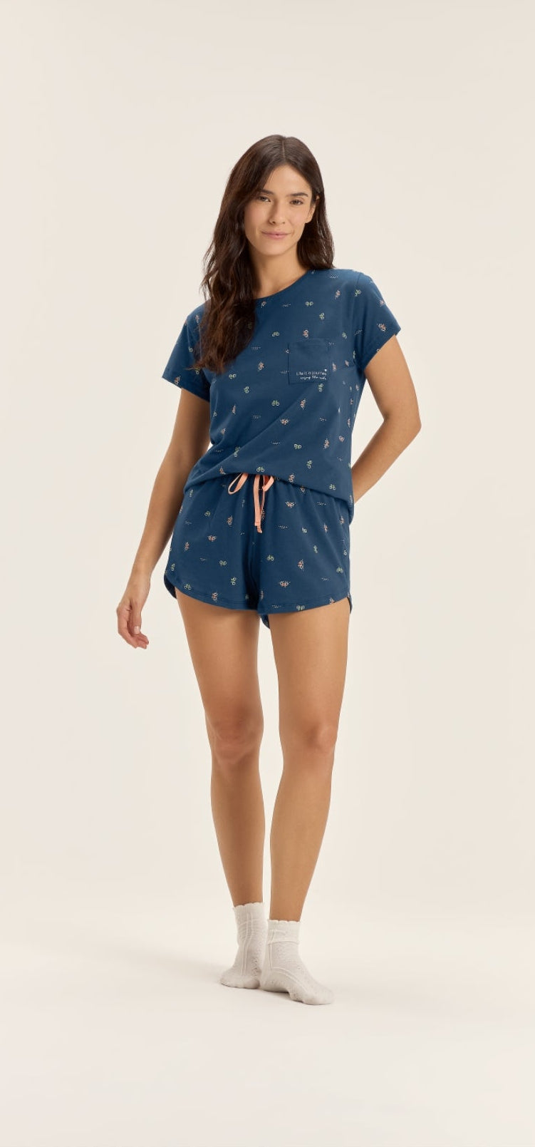 Pijama feminino shorts e blusa