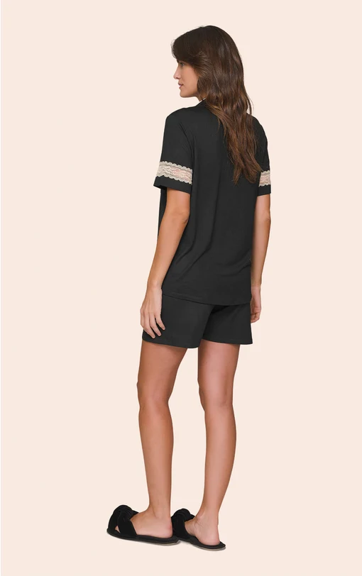 Pijama Aberto Feminino Camisa com Botões, Detalhes em Renda e Shorts Night Glam - Imagem 2