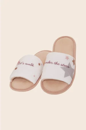 Pantufa Chinelo Slider Peluciado com Bordado A Hidden Place