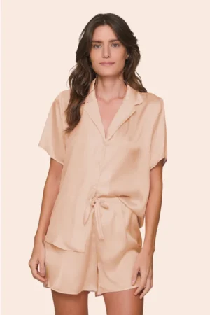 Pijama Aberto Feminino em Satinê Camisa com Botões e Shorts Sand Dreams