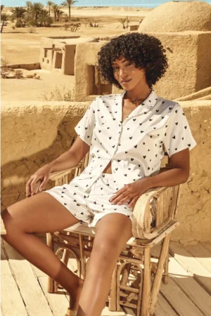 Pijama Aberto Feminino em Satinê All Print Camisa com Botões e Shorts Heartbeat