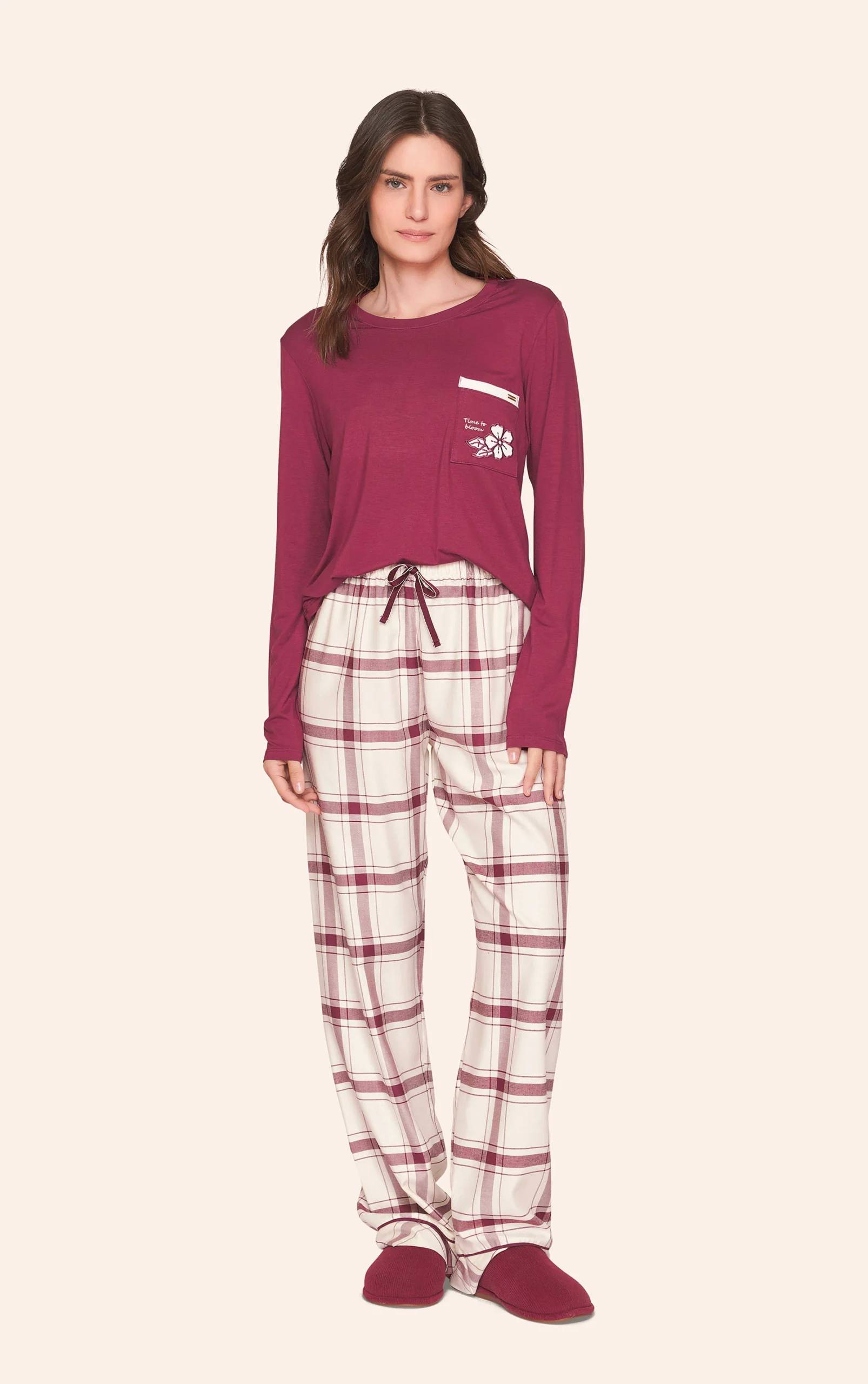 Pijama Comfort Feminino Xadrez com Bordado Vintage Bloom