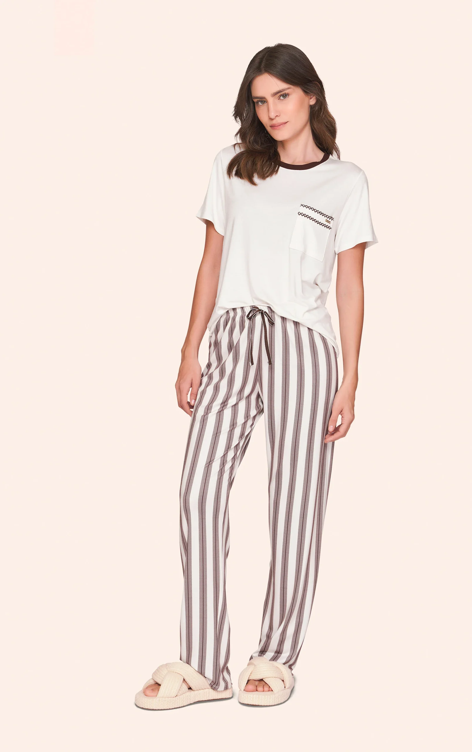 Pijama Casual Feminino Listrado com Bordado Chic Harmony