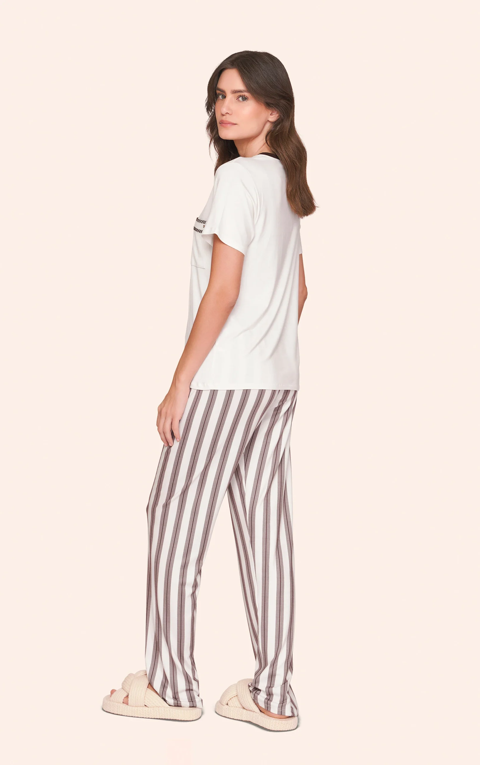Pijama Casual Feminino Listrado com Bordado Chic Harmony - Imagem 4