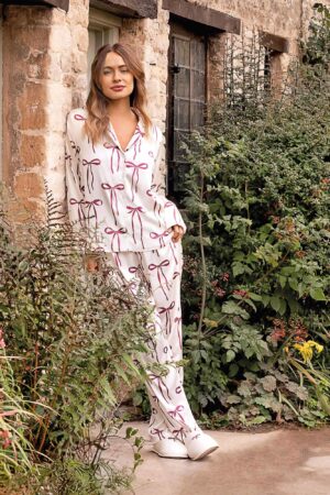 Pijama Aberto Feminino Longo em Satinê com Botões Tied In Magic